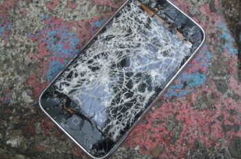 phone with cracked screen
