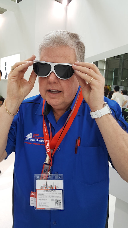 Dave tries the Dlodlo VR Glasses
