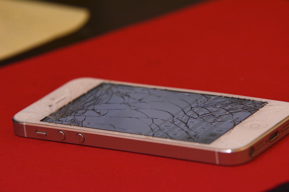iPhone Cracked Screen