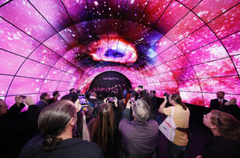 CES Screen tunnel