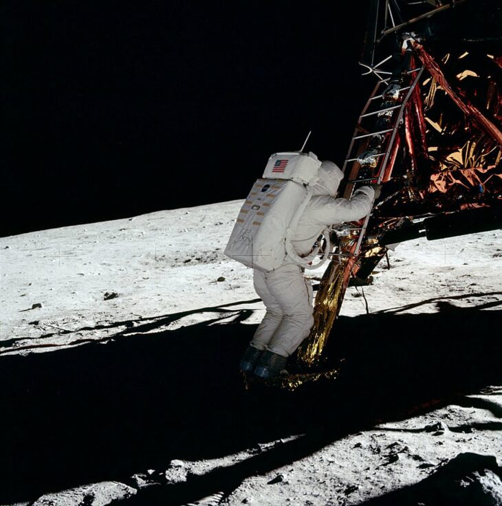 Astronaut Space Suit Moon Landing  - WikiImages / Pixabay