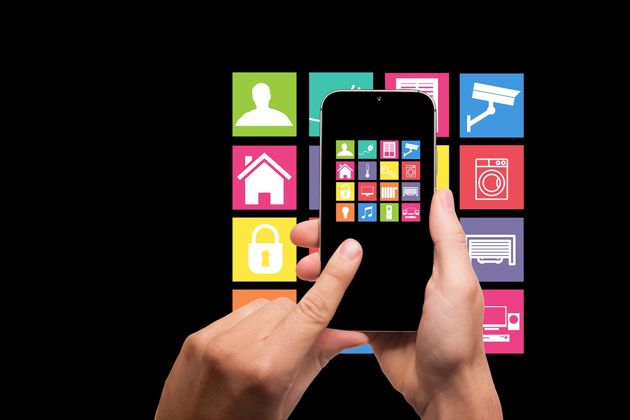 House App Technology Smart Home  - geralt / Pixabay