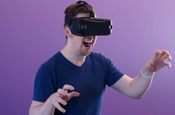 Vr Virtual Reality Man Technology  - capondesign / Pixabay