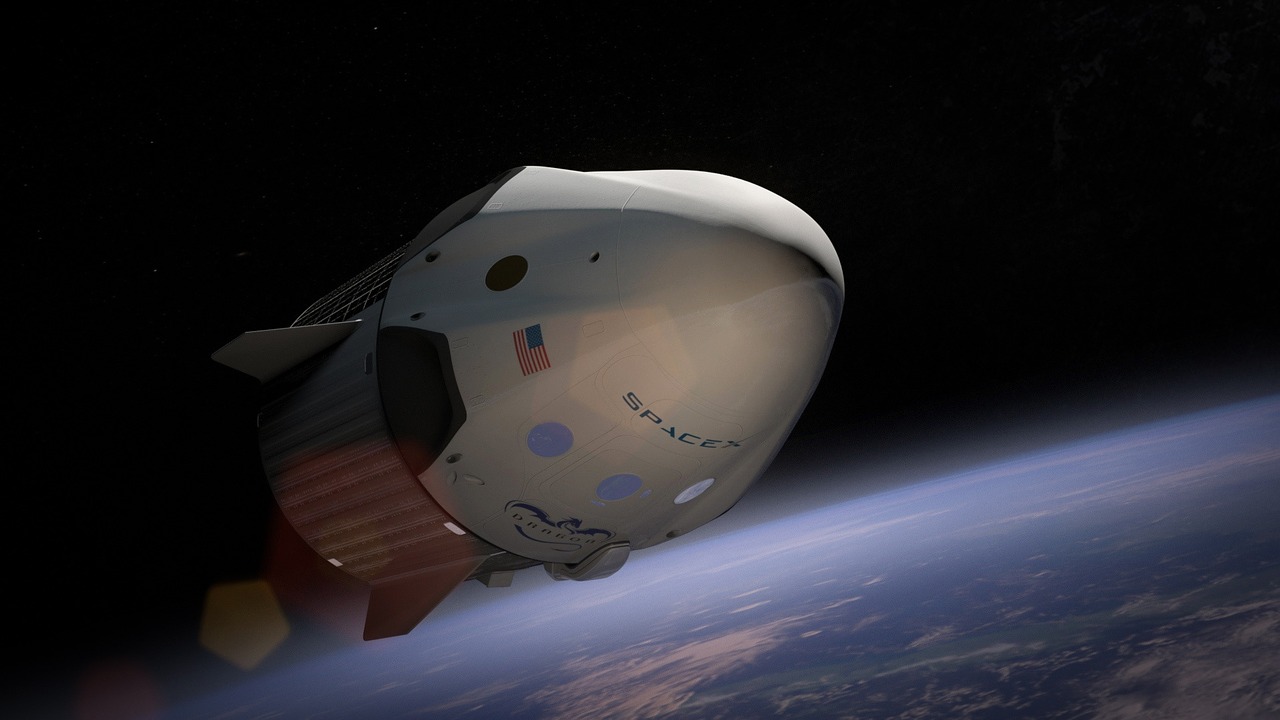 Spacex Spaceship Satellite Orbit  - SpaceX-Imagery / Pixabay