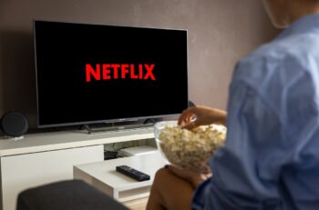 Netflix Watching Tv Streaming  - Tumisu / Pixabay