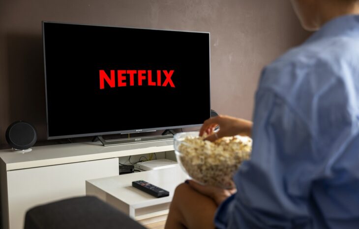 Netflix Watching Tv Streaming  - Tumisu / Pixabay
